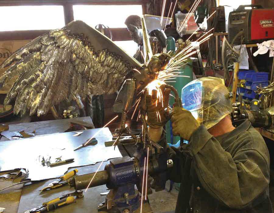 全球钣金新闻-金属制造狂：焊工制作动物的金属钣金-首页 | Z6·尊龙凯时「中国」官方网站