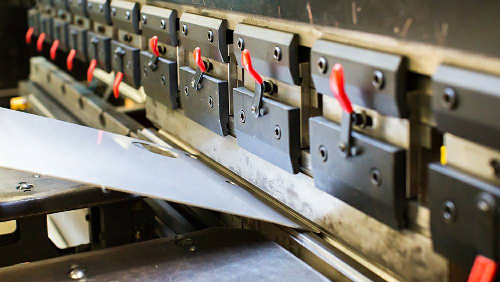 制作钣金加工项目都有哪些基础设备？-首页 | Z6·尊龙凯时「中国」官方网站